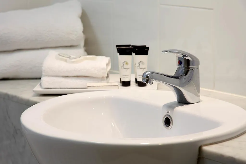 Brisbane International Virginia Hotel