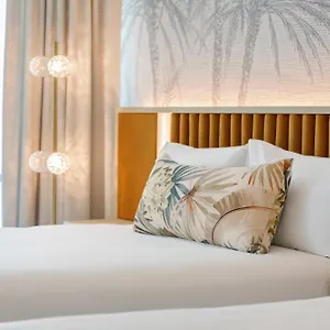 Amora ***** Brisbane